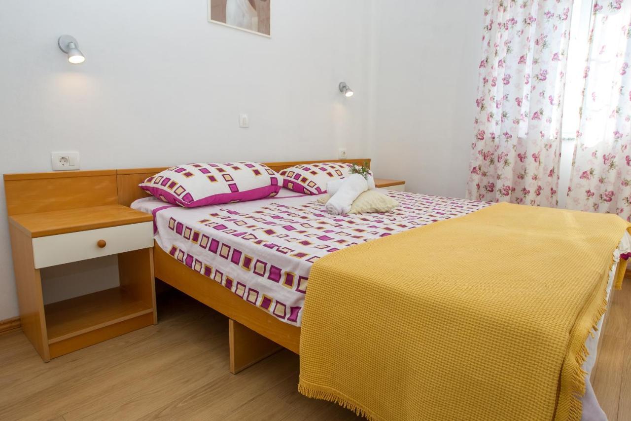 Apartments Luka Rtina Exterior photo